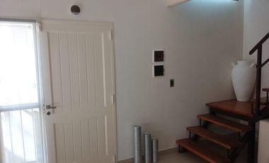 Casa en alquiler - 2 Dormitorios 2 Baños - Manuel B. Gonnet