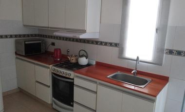 Casa en alquiler - 2 Dormitorios 2 Baños - Manuel B. Gonnet