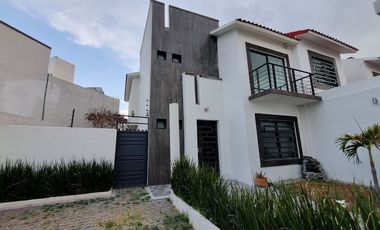 CASA EN VENTA EN CLUSTER PRIVADO CON MEJORAS