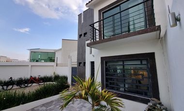 CASA EN VENTA EN CLUSTER PRIVADO CON MEJORAS
