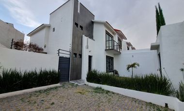 CASA EN VENTA EN CLUSTER PRIVADO CON MEJORAS