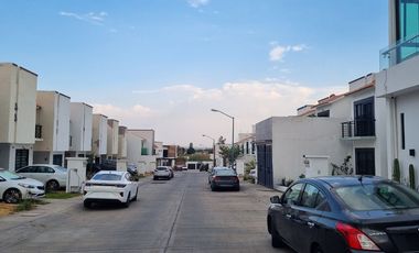CASA EN VENTA EN CLUSTER PRIVADO CON MEJORAS