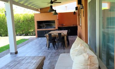 Venta Casa con pileta lote interno Las Tipas Nordelta tigre