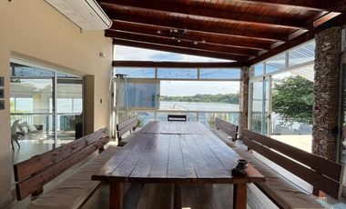 Casa en  sobre el rio