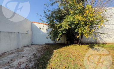 Casa en Alquiler – 4 Amb.   Habitación de Servicio – Castelar Sur – Av. Zeballos