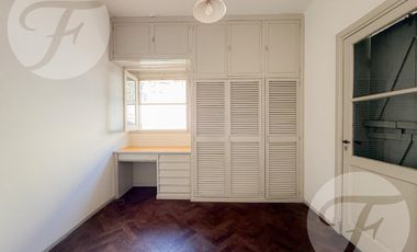 Casa en Alquiler – 4 Amb.   Habitación de Servicio – Castelar Sur – Av. Zeballos