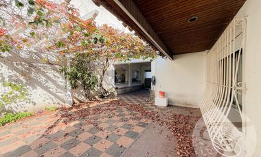 Casa en Alquiler – 4 Amb.   Habitación de Servicio – Castelar Sur – Av. Zeballos