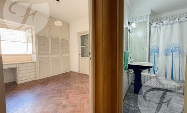 Casa en Alquiler – 4 Amb.   Habitación de Servicio – Castelar Sur – Av. Zeballos