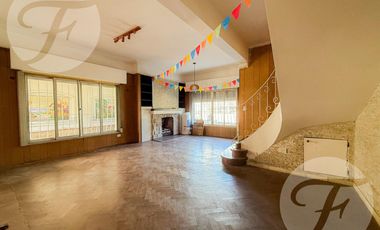 Casa en Alquiler – 4 Amb.   Habitación de Servicio – Castelar Sur – Av. Zeballos