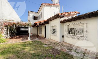 Casa en Alquiler – 4 Amb.   Habitación de Servicio – Castelar Sur – Av. Zeballos