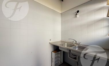 Casa en Alquiler – 4 Amb.   Habitación de Servicio – Castelar Sur – Av. Zeballos