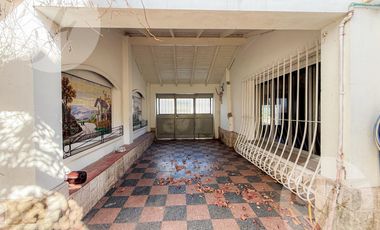 Casa en Alquiler – 4 Amb.   Habitación de Servicio – Castelar Sur – Av. Zeballos