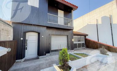 Casa en Alquiler – 4 Amb.   Habitación de Servicio – Castelar Sur – Av. Zeballos