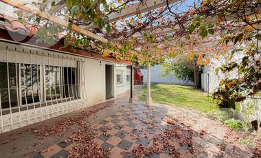Casa en Alquiler – 4 Amb.   Habitación de Servicio – Castelar Sur – Av. Zeballos