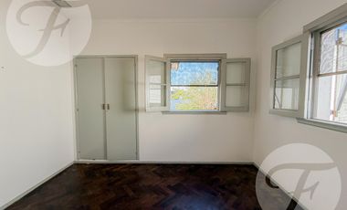 Casa en Alquiler – 4 Amb.   Habitación de Servicio – Castelar Sur – Av. Zeballos