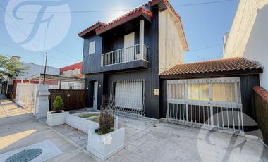 Casa en Alquiler – 4 Amb.   Habitación de Servicio – Castelar Sur – Av. Zeballos