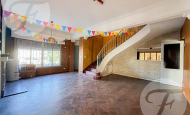 Casa en Alquiler – 4 Amb.   Habitación de Servicio – Castelar Sur – Av. Zeballos