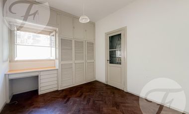Casa en Alquiler – 4 Amb.   Habitación de Servicio – Castelar Sur – Av. Zeballos