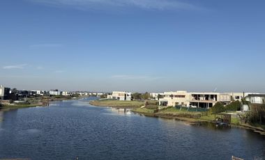 Casa al lago en alquiler anual en Ceibos