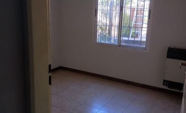 Casa en alquiler en Temperley 2 dormitorios