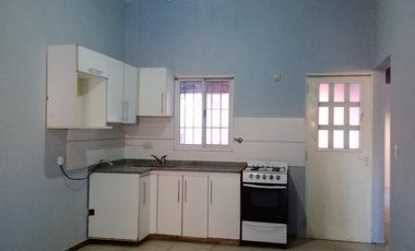 Casa en alquiler en Temperley 2 dormitorios