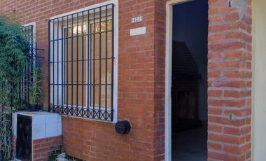Casa en alquiler en Temperley 2 dormitorios