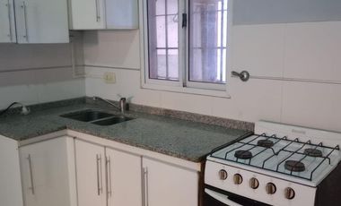 Casa en alquiler en Temperley 2 dormitorios