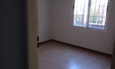 Casa en alquiler en Temperley 2 dormitorios