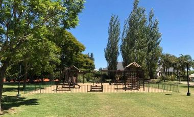 Lindisima casa en exclusivo lote en Castores