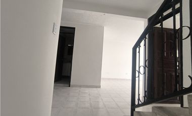 ARRIENDO APARTAMENTO PISO 2 SECTOR HACIENDA PIEDRA PINTADA