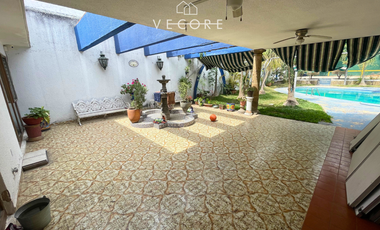 CASA EN VENTA EN JARDINES DEL BOSQUE, GUADALAJARA