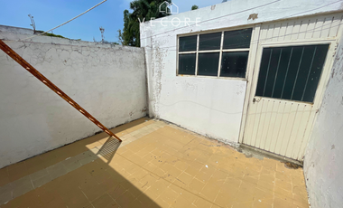 CASA EN VENTA EN JARDINES DEL BOSQUE, GUADALAJARA