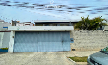CASA EN VENTA EN JARDINES DEL BOSQUE, GUADALAJARA