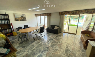 CASA EN VENTA EN JARDINES DEL BOSQUE, GUADALAJARA