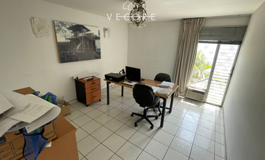 CASA EN VENTA EN JARDINES DEL BOSQUE, GUADALAJARA