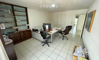 CASA EN VENTA EN JARDINES DEL BOSQUE, GUADALAJARA