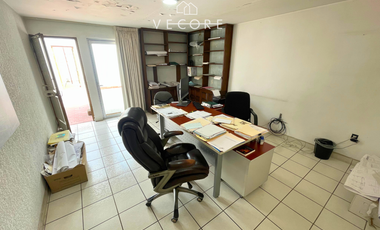 CASA EN VENTA EN JARDINES DEL BOSQUE, GUADALAJARA