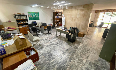 CASA EN VENTA EN JARDINES DEL BOSQUE, GUADALAJARA