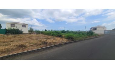 En venta terreno urbanización Horizonte azul frente a la Fae Manta
