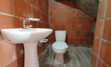 Se Alquila Local Comercial - Esquinero En Manzanares