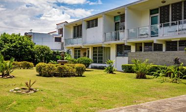 VENTA CASA TERRENO 1500mtrs ALTOS DEL GOLF