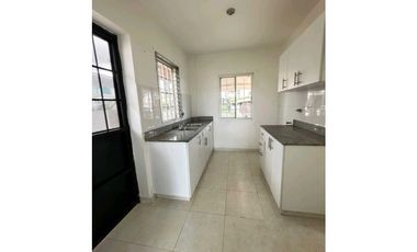 ALQUILO CASA EN CHORRERA VALLE DORADA 3R