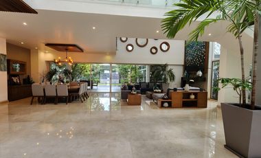 Residencia de Lujo en Venta en Zotogrande - Seguridad, Exclusividad y Diseño Vanguardista