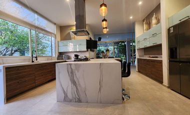 Residencia de Lujo en Venta en Zotogrande - Seguridad, Exclusividad y Diseño Vanguardista