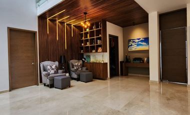 Residencia de Lujo en Venta en Zotogrande - Seguridad, Exclusividad y Diseño Vanguardista