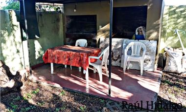 HERMOSO CHALET DE 5 AMBIENTES CON GRAN PARQUE EN BARRIO VILLA PRIMERA