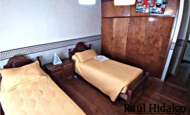 HERMOSO CHALET DE 5 AMBIENTES CON GRAN PARQUE EN BARRIO VILLA PRIMERA