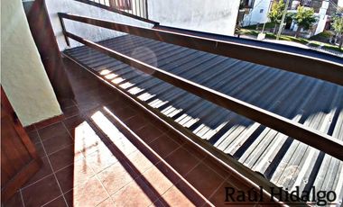 HERMOSO CHALET DE 5 AMBIENTES CON GRAN PARQUE EN BARRIO VILLA PRIMERA