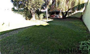 HERMOSO CHALET DE 5 AMBIENTES CON GRAN PARQUE EN BARRIO VILLA PRIMERA