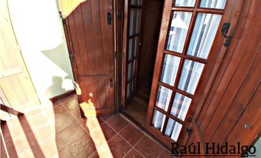 HERMOSO CHALET DE 5 AMBIENTES CON GRAN PARQUE EN BARRIO VILLA PRIMERA
